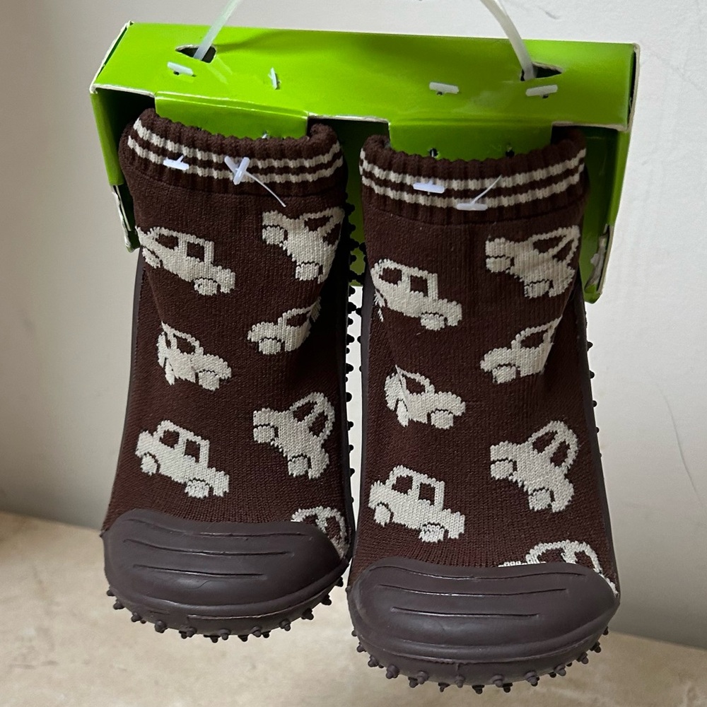 Luna Tickle Toes skid free sock booties brown car design toddler 4T (12T) NWT!